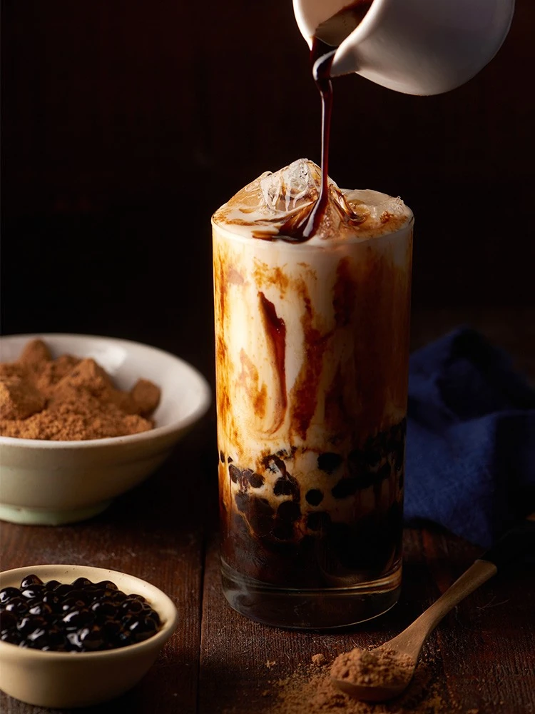 Black sugar syrup applied in a prepared beverage